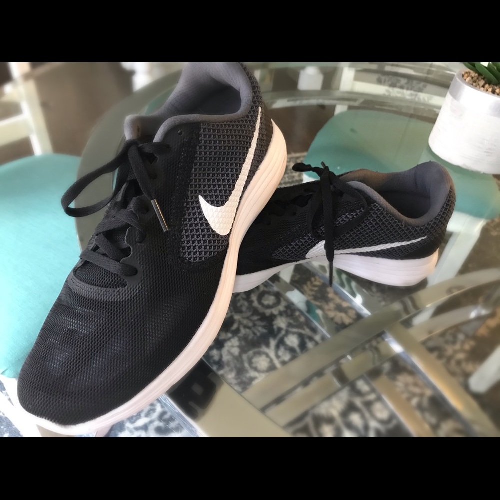 Nike W Revolution 3 size 9.5 US